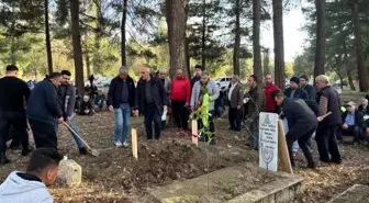 Denizli'de rahatsızlanarak ikinci kez hastaneye götürülen minik kızın cenazesi toprağa verildi