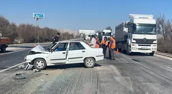 Konya'da otomobil ile hafif ticari araç çarpışması: 2 kişi hayatını kaybetti