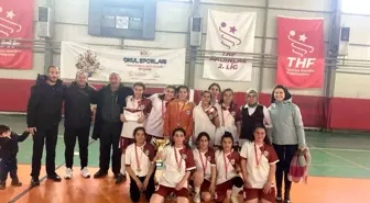 Van'ın Özalp Yatılı Bölge Okulu Kız Futsal Takımı İl Birincisi Oldu