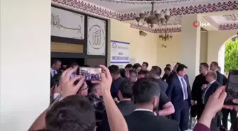 Cumhurbaşkanı Erdoğan'a cuma namazında vatandaşlardan sevgi seli