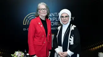 Emine Erdoğan, IFRC Başkanı Kate Forbes ile görüştü