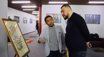 Kazakistanlı Hattat Asilbek Orınbasar, Eserlerini Astana'da Sergiledi