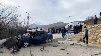 Adıyaman'da otomobil okul bahçesine girdi, sürücü yaralandı