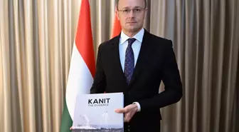Antalya Diplomasi Forumu'nda liderler 'Kanıt' kitabını inceledi