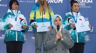 Aile ve Sosyal Hizmetler Bakanı Mahinur Özdemir Göktaş, İşitme Engelliler Kış Olimpiyatları madalya törenine katıldı
