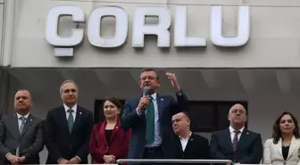 CHP Genel Başkanı Özgür Özel, Atatürk'ün Cumhuriyet'i gençlere emanet ettiğini söyledi