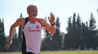 63 Yaşındaki Murat Sağlam Türkiye Masterler Salon Atletizm Şampiyonası'nda Türkiye Rekoru Kırdı