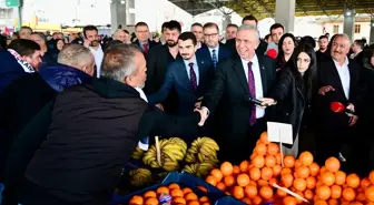 Mansur Yavaş, Keklikpınarı Pazar Yeri'nde Esnaf ve Vatandaşlarla Buluştu