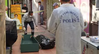 Antalya'da İş Hanının Önünde Ölü Bulundu