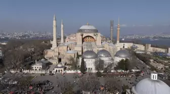 Ramazan Ayına Sayılı Günler Kala Ayasofya-i Kebir Cami-i Şerifi Minarelerine Mahya Asıldı