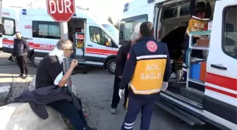 Elazığ'da pikap kamyonun altına girdi, 3 kişi yaralandı