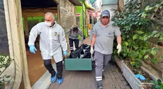 Antalya'da evsiz adam iş merkezi önünde ölü bulundu