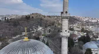 Ramazanın geleneği: Mahyalar İstanbul'daki camilere asılmaya başlandı