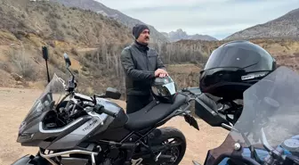 Tunceli Valisi Motosikletiyle Doğa Gezilerini Paylaşıyor