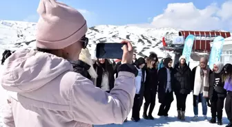 Bitlis Eren Üniversitesi'nde Kar Festivali Düzenlendi