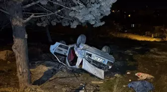 Burdur'da Otomobil Şarampole Devrildi, 3 Kişi Yaralandı