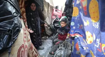 Gazze'de Çocuklar Açlıktan Ölüyor