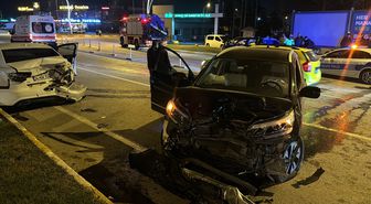 Edirne'de ciple otomobilin çarpışması sonucu 2 kişi yaralandı