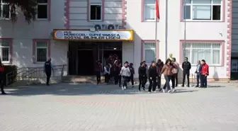 Kilis'te Mübeccel-Suphi Yavaşça Sosyal Bilimler Lisesi'nde deprem tatbikatı yapıldı