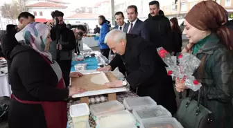 Aksaray Valisi Kadınlar Günü'nde Pazarda Yufka Açtı