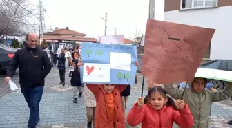 Günyüzü'nde Yeşilay Haftası kapsamında minikler yürüyüş yaptı