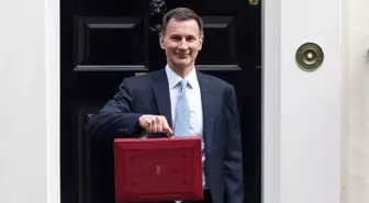 İngiltere Maliye Bakanı Jeremy Hunt 2024 bütçesini açıkladı