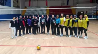 Tavşanlı'da Kadınlar Günü'ne Özel Voleybol Müsabakası