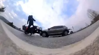 Bursa'da Otomobil ile Çarpışan Motosikletli Gencin Kaza Anı Aksiyon Kamerasında