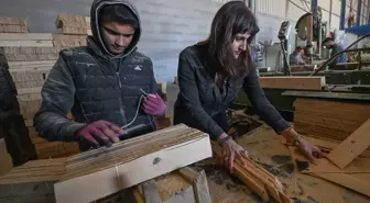 Hatay'da Kadın Girişimciler Kereste ve Metal Mobilya Üretimi Yaparak İhracat Yapıyor
