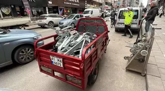 Gebze'de üç tekerlekli motosiklet ile motosiklet çarpıştı, 1 kişi yaralandı