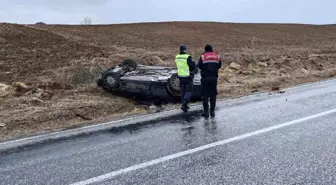 Çorum'un Alaca ilçesinde otomobil takla attı, 2 kişi yaralandı