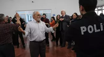 Samsun'da Polis Okulu Öğrencileri Kanser Hastalarına Moral Konseri Verdi