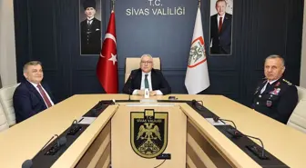 Sivas'ta Vali Yılmaz Şimşek Başkanlığında Güvenlik ve Bilgilendirme Toplantısı Gerçekleştirildi