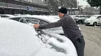 Abant Gölü Milli Parkı'nda Kar Yağışıyla Tatilciler Sevinçli