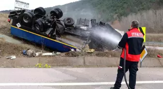 Amasya'da akaryakıt yüklü tanker devrildi, sürücü yaralandı