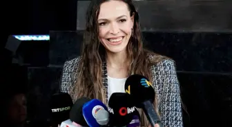 Eda Erdem heykelini yere göğe sığdıramazken sosyal medyada alay konusu oldu