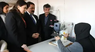 Hatay'ta afetzede kadınlara ayakkabıcılık kursu açıldı