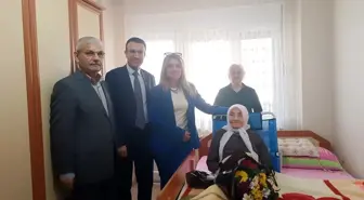 Osmancık Kaymakamı 106 yaşındaki Zehra teyzeyi ziyaret etti