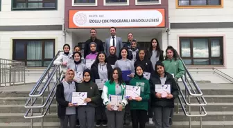Malatya'nın Kale ilçesindeki İzollu Lisesi kız futbol takımına tablet hediye edildi