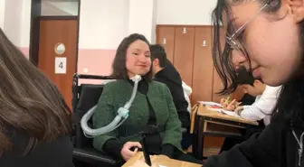 Kas Erimesi Hastalığına Rağmen Öğretmenlik Yapan Gamze Kılıç, Engellilere Umut Oluyor