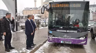 Yüksekova'da İlk Kadın Otobüs Şoförüne Özel Kutlama