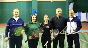 Mersin'de 'Dünya Kadınlar Günü' kapsamında tenis turnuvası başladı