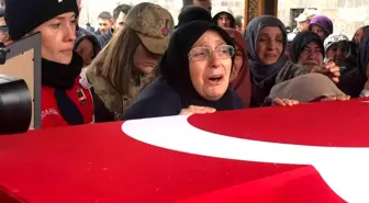 Pilot Üsteğmen Muhammet Ali Yıldırım'ın cenazesi Erzurum'da toprağa verildi