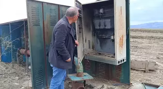 Afyonkarahisar'da Çiftçilerin Sulama Kuyularından Elektrik Panosu ve Kablolar Çalındı