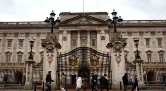 Buckingham Sarayı'na araç çarptı, şahıs gözaltına alındı