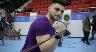Milli Bilek Güreşi Sporcusu Burak Deniz, Madalyalarına Yenilerini Eklemek İstiyor