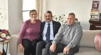 Edirne Valisi Yunus Sezer, şehit jandarma er Salih Kasap'ın ailesini ziyaret etti