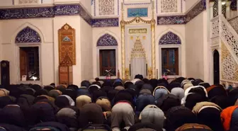 Tokyo Camii'nde Müslümanlar Ramazan'ın ilk teravih namazını kıldı