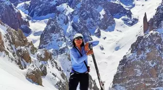 Turistlerle dağ kayağı yaparken üzerine kar kütlesi düşen Türk rehber hayatını kaybetti