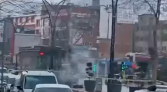 Van'ın en işlek noktasında şüpheli çanta fünye ile patlatıldı